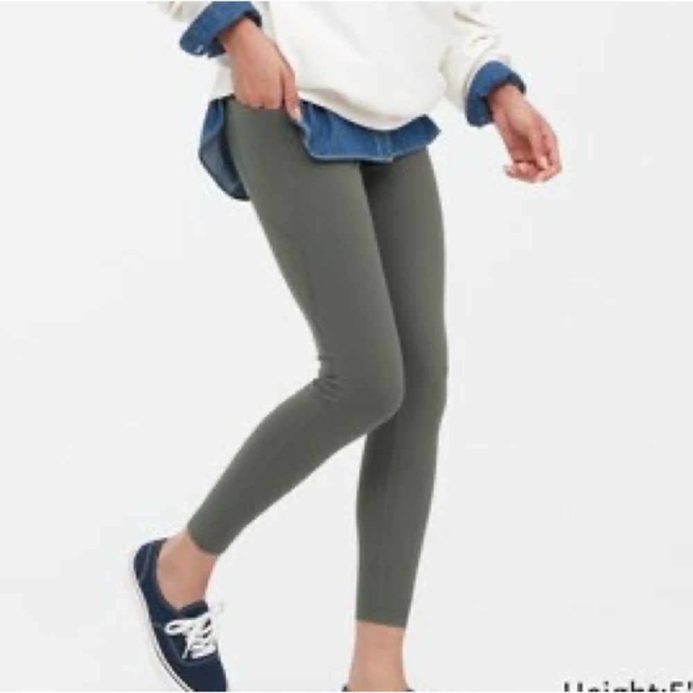 Green UNIQLO leggings